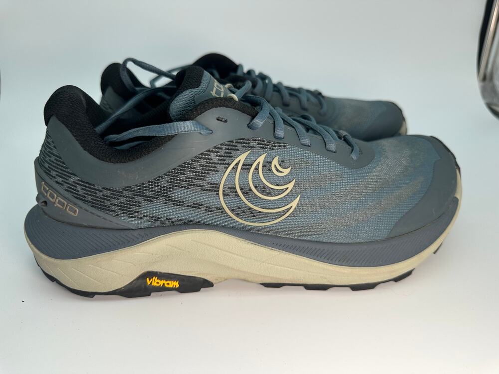 Topo Athletic Ultraventure 4 W081 Athletic Sneaker Women's 9 Gray Mesh Running